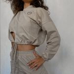Krótka bluza z kapturem H15/1